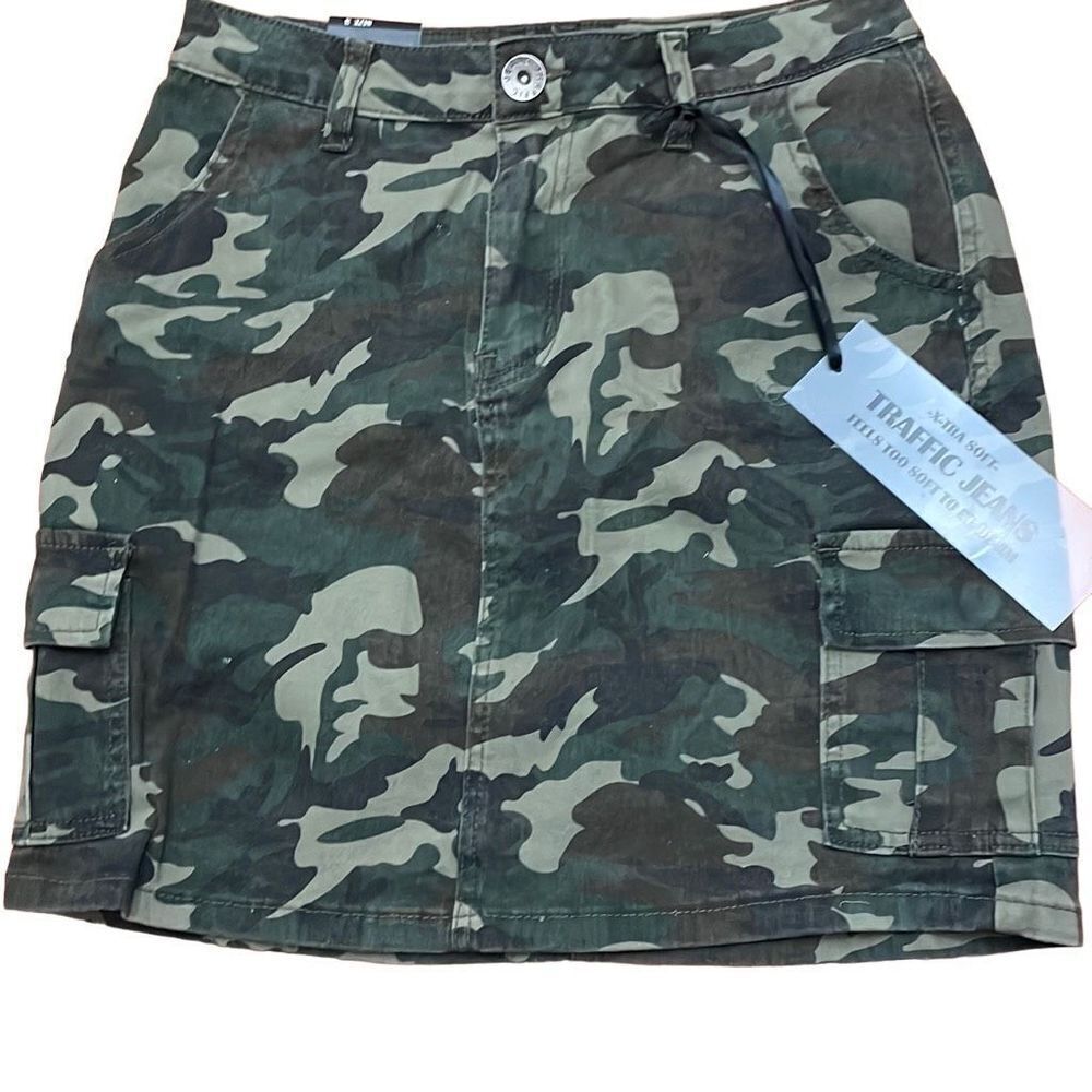 Traffic Jeans Wear camo mini skirt size 3. NWT.